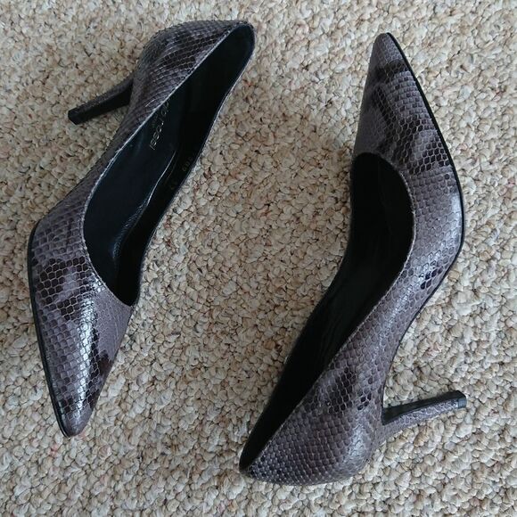 Sergio Rossi Snake Print Heels in gray & black size 37 - Picture 3 of 12
